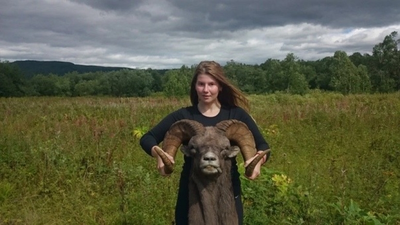 El oso se detendrá en una quema de cabaña: un cazador de Rusia indignó a los usuarios de las redes sociales