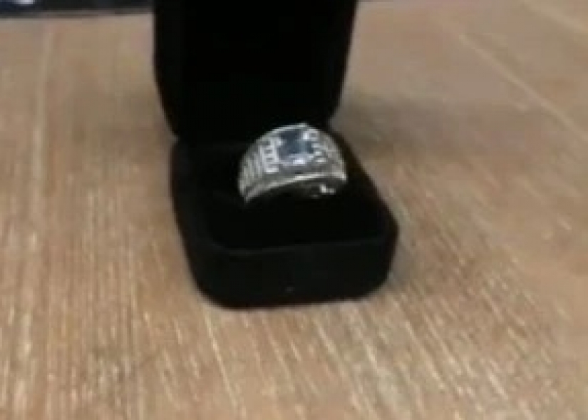 El padre hizo una oferta al ex-novio de la hija, cuando todos se fueron juntos de vacaciones