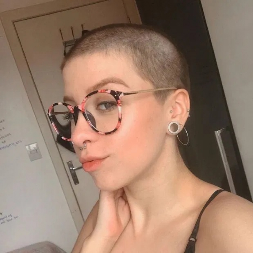 El pelo No, no hay problema: ¿por qué las mujeres se afeitan la cabeza durante la cuarentena