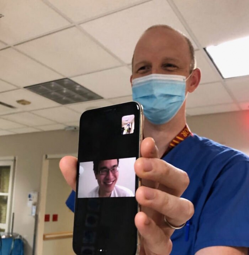 El personal organizó una ceremonia de la boda para sus colegas