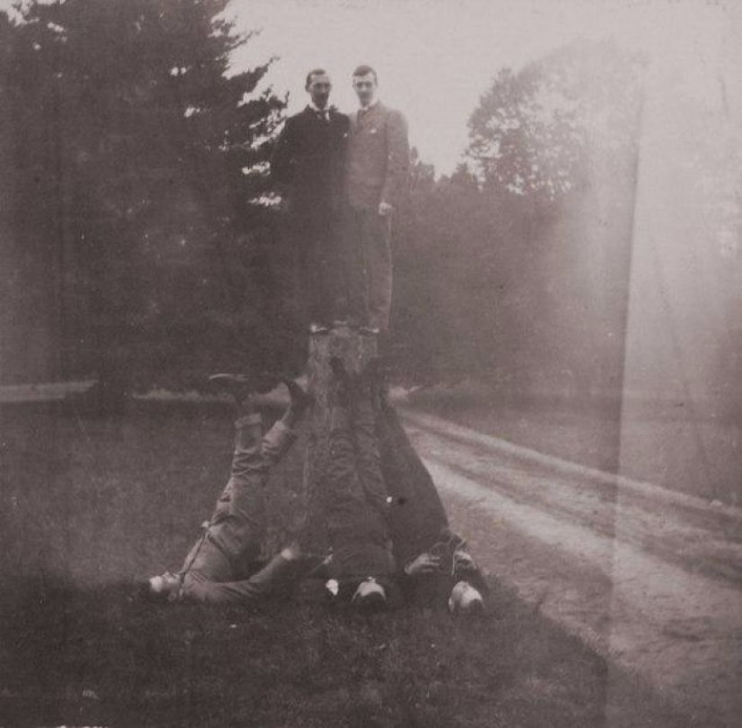 Emperor Nicholas II fooling around with friends on pictures 1899