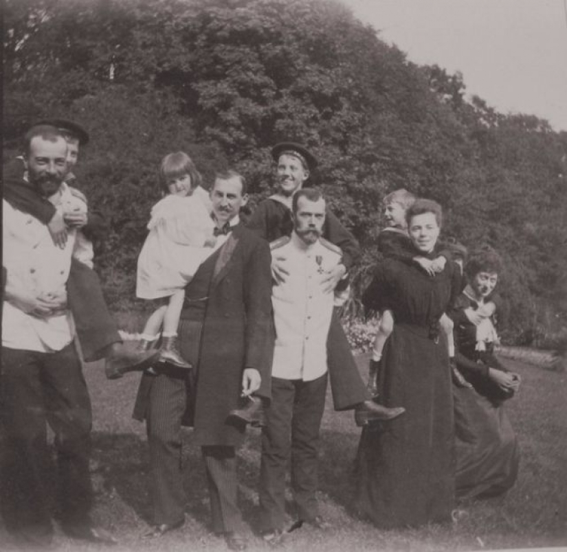 Emperor Nicholas II fooling around with friends on pictures 1899