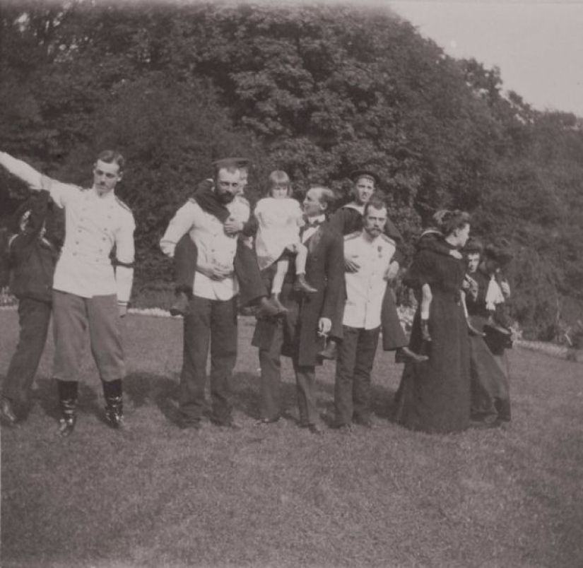 Emperor Nicholas II fooling around with friends on pictures 1899