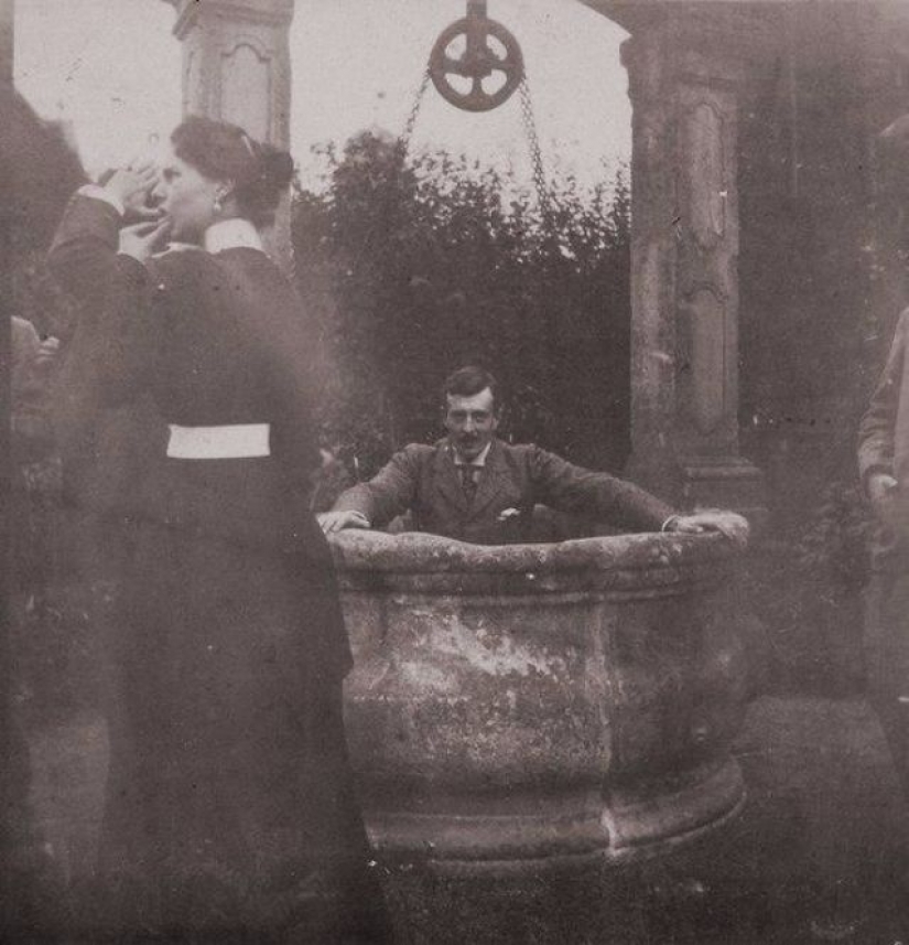 Emperor Nicholas II fooling around with friends on pictures 1899