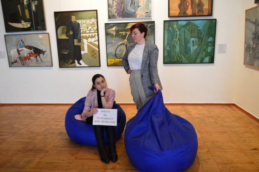 Employees of Russian institutions of culture launched the "bored" quarantine flashmob Employees of Russian institutions of culture launched the "bored" quarantine flashmob