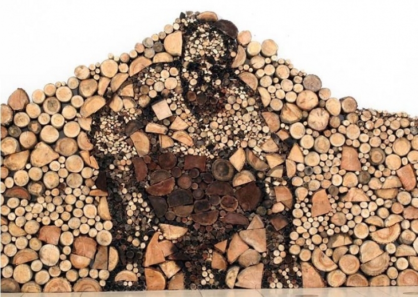 En el patio de hierba, la hierba de leña