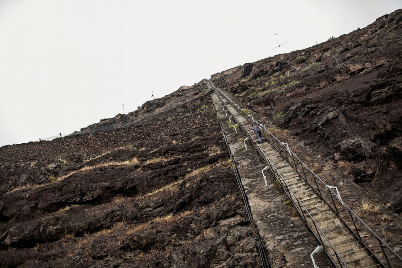 En la isla donde Napoleón fue enterrado, en reposo el más inútil del aeropuerto en el mundo En la isla donde Napoleón fue enterrado, en reposo el más inútil del aeropuerto en el mundo