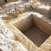 En la playa en la península de Crimea, que se encuentra el griego antiguo enterramiento del siglo III AC