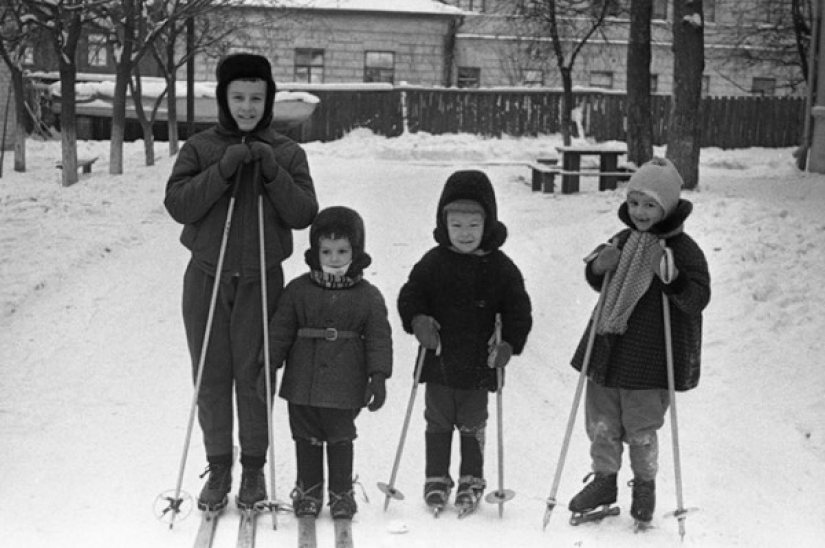 En las olas de la memoria: ¿cómo hemos vivido y jugado en los patios de nuestra infancia