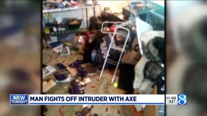 En los Estados unidos jugadora de rol luchó hacha de batalla de irrumpieron en la casa de delincuentes armados