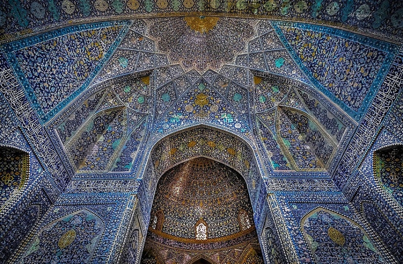Enchanting and mesmerizing arches of mosques
