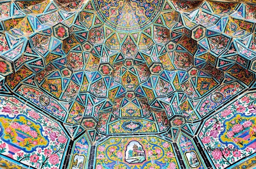 Enchanting and mesmerizing arches of mosques