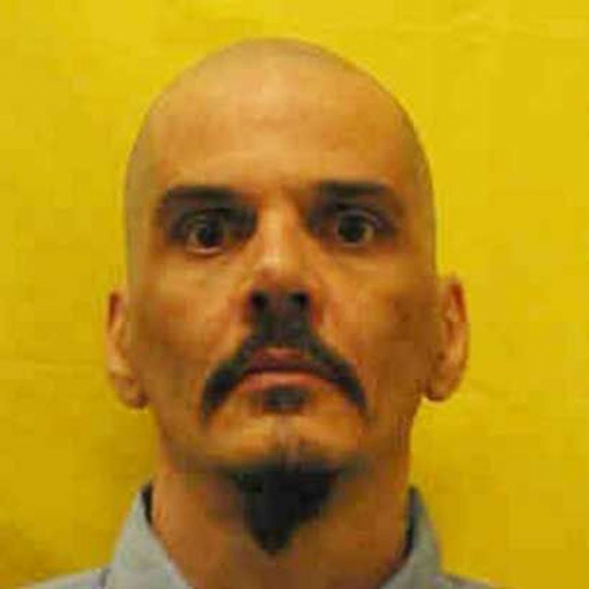 "Ernest doesn't scare me": the British in love by correspondence into a serial killer