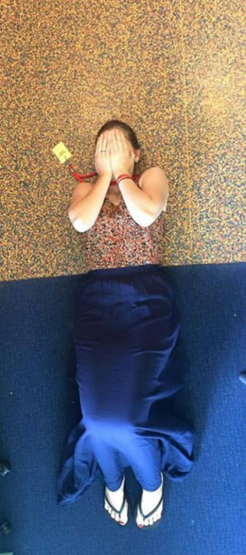 Ese momento incómodo cuando usted se viste como un sofá