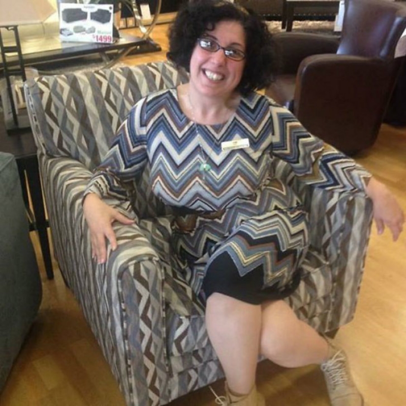 Ese momento incómodo cuando usted se viste como un sofá