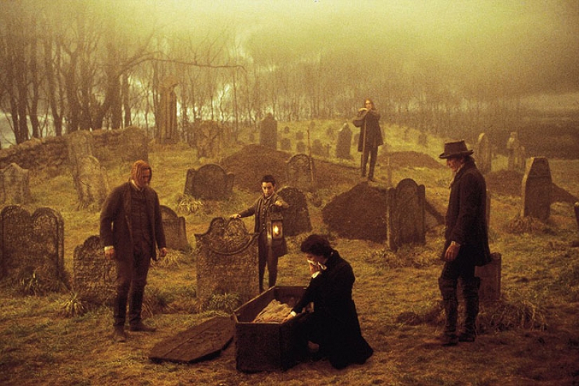 False attraction, gathering crowds of tourists, ready to believe any tales False attraction, gathering crowds of tourists, ready to believe any tales