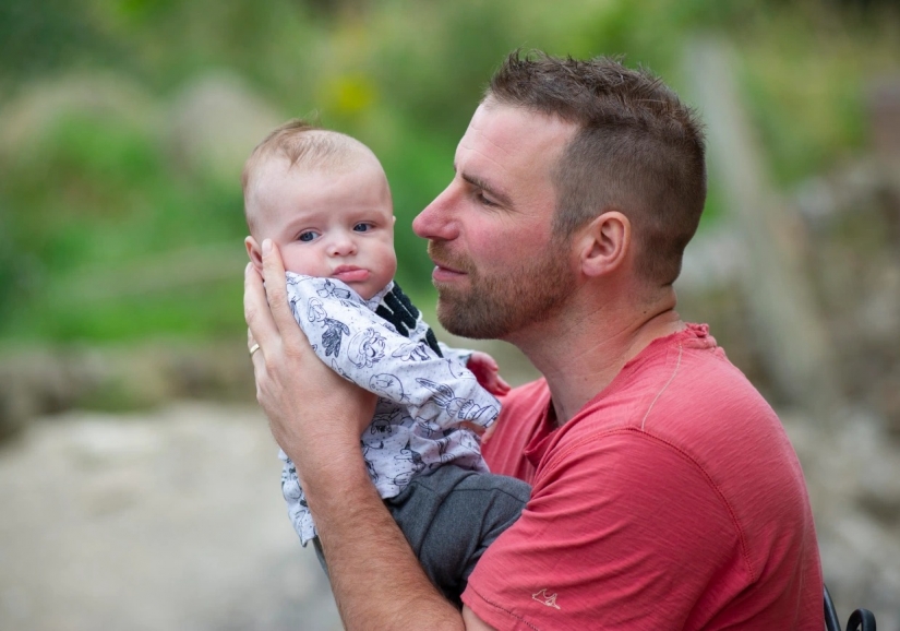 Familia inglesa recuperado de los funcionarios de su derecho a nombrar a su hijo de Lucifer