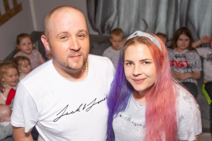 Family football team: the couple has 11 children and gave them the numbers to avoid confusion