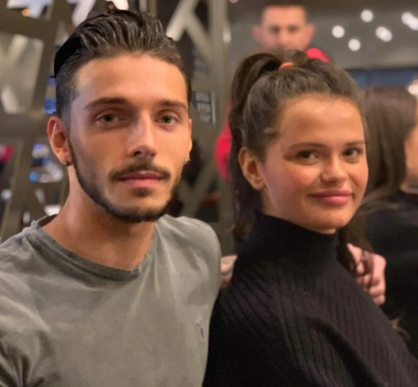 Father made an offer to ex-boyfriend's daughter when they all were together on vacation