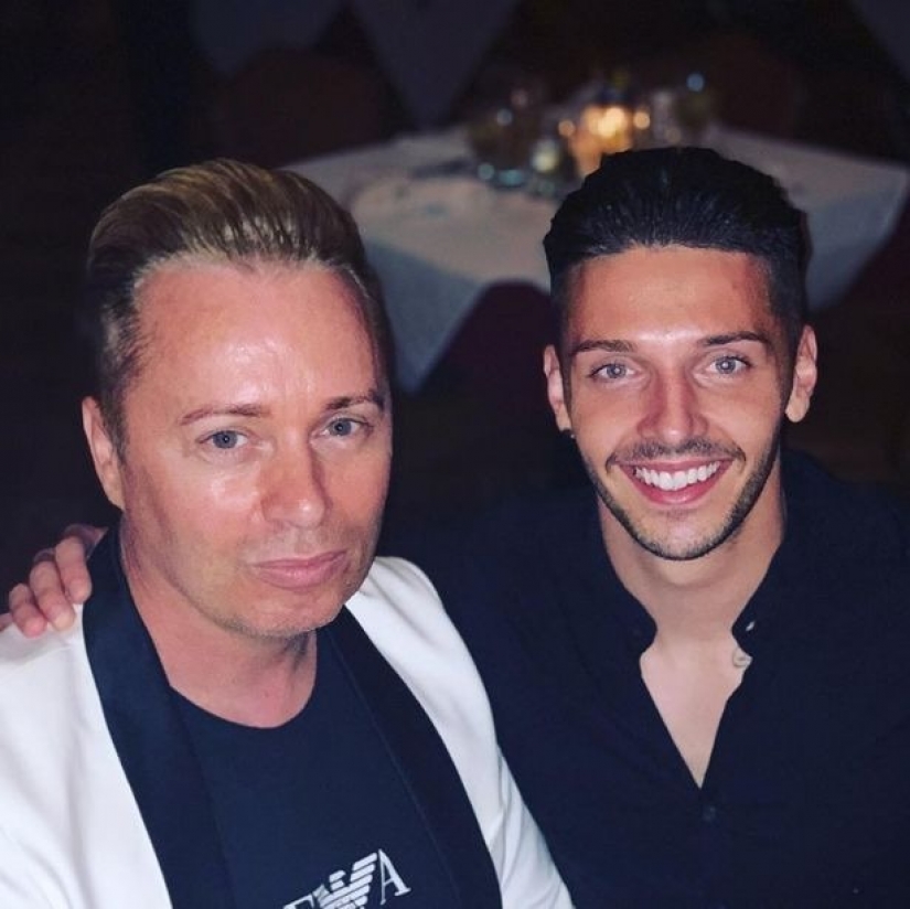 Father made an offer to ex-boyfriend's daughter when they all were together on vacation