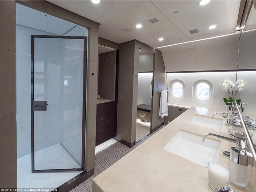 Flying penthouse: on Board the ship, the rent of which will cost 25 thousand dollars an hour