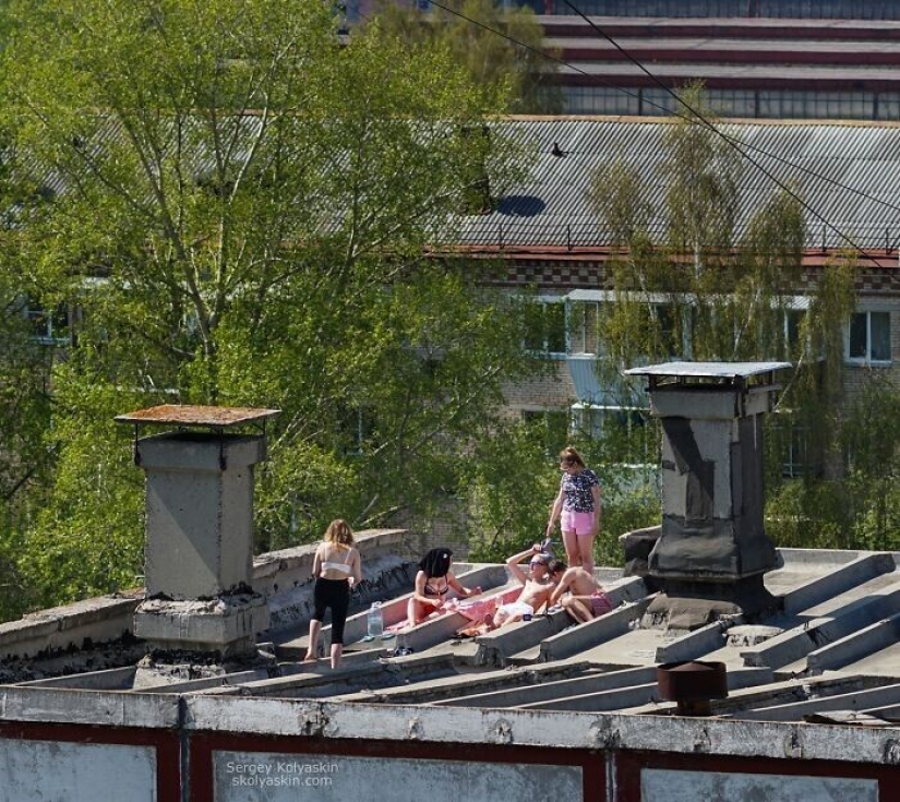 Fotos de una persona, que está de viaje en Rusia con una cámara en sus manos