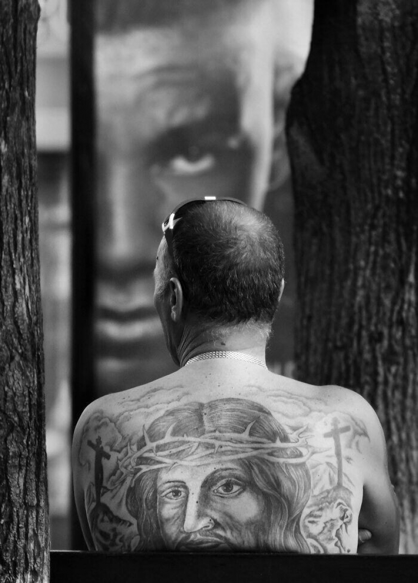 Fotos de una persona, que está de viaje en Rusia con una cámara en sus manos