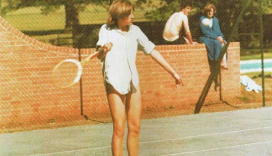 Fotos raras de los famosos, lo que demuestra que son gente común Fotos raras de los famosos, lo que demuestra que son gente común