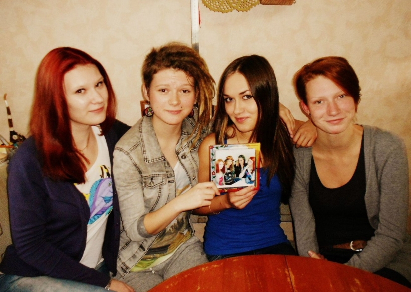 Four girlfriends from Russia 7 years did a joint photo, and this is what came of it