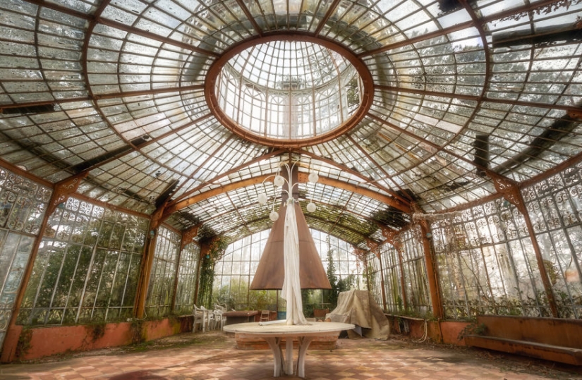 Fragments of old France: abandoned buildings of incredible beauty