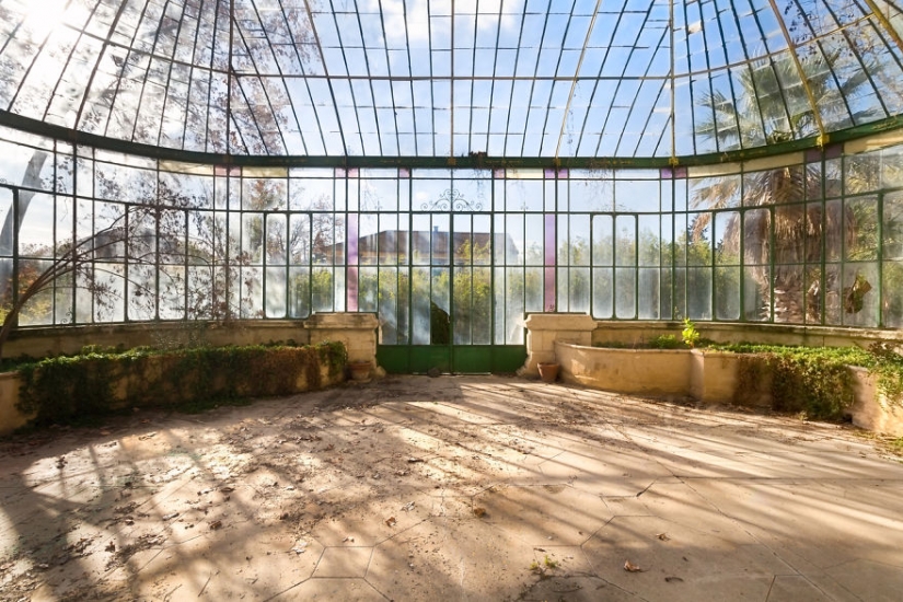 Fragments of old France: abandoned buildings of incredible beauty