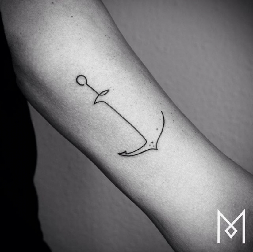 Fresco y minimalista tatuaje, dibujado con una sola línea