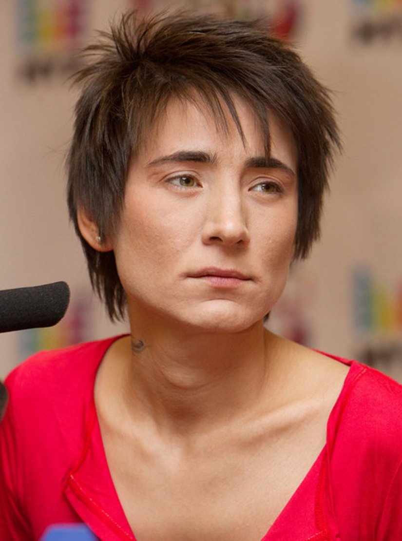 From ugly duckling to rock diva: how to change Zemfira year after year From ugly duckling to rock diva: how to change Zemfira year after year