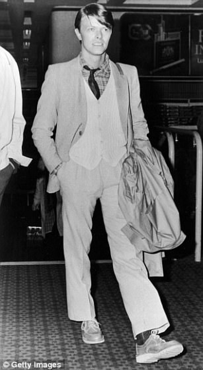 Furs, cigars and the paparazzi: how celebs traveled in the 70's Furs, cigars and the paparazzi: how celebs traveled in the 70's