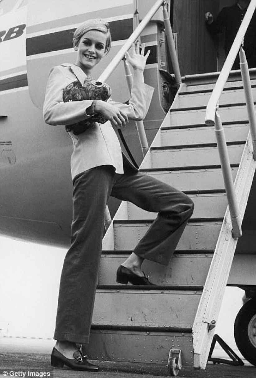 Furs, cigars and the paparazzi: how celebs traveled in the 70's Furs, cigars and the paparazzi: how celebs traveled in the 70's