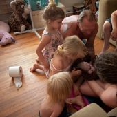 Genera in the family: a canadian woman gave birth to live in the presence of her husband and older children