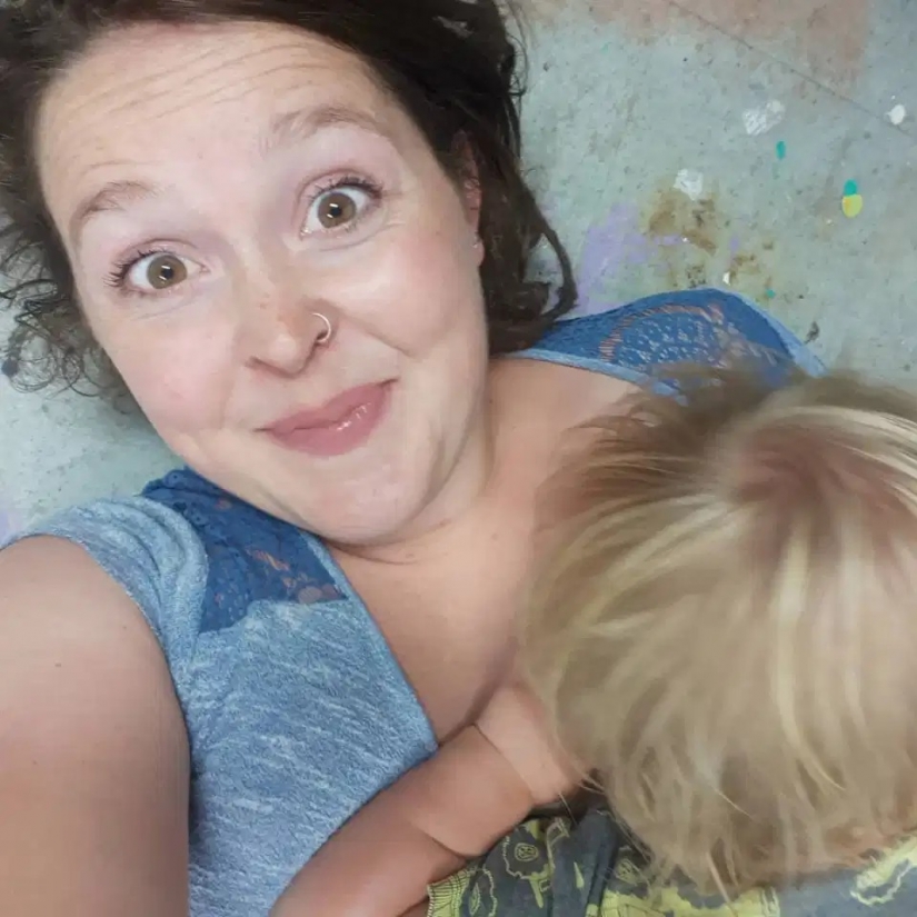 Géneros de la familia: una mujer canadiense dio a luz a vivir en la presencia de su marido y los niños mayores