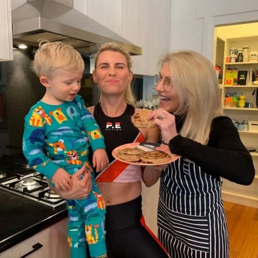 Genes of youth and sports users of social networks are unable to discern in the photo mother and daughter