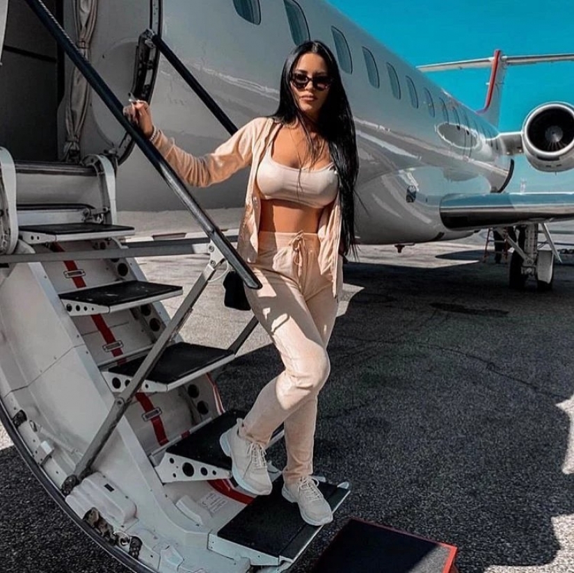 Golden youth boasts fresh holiday photos