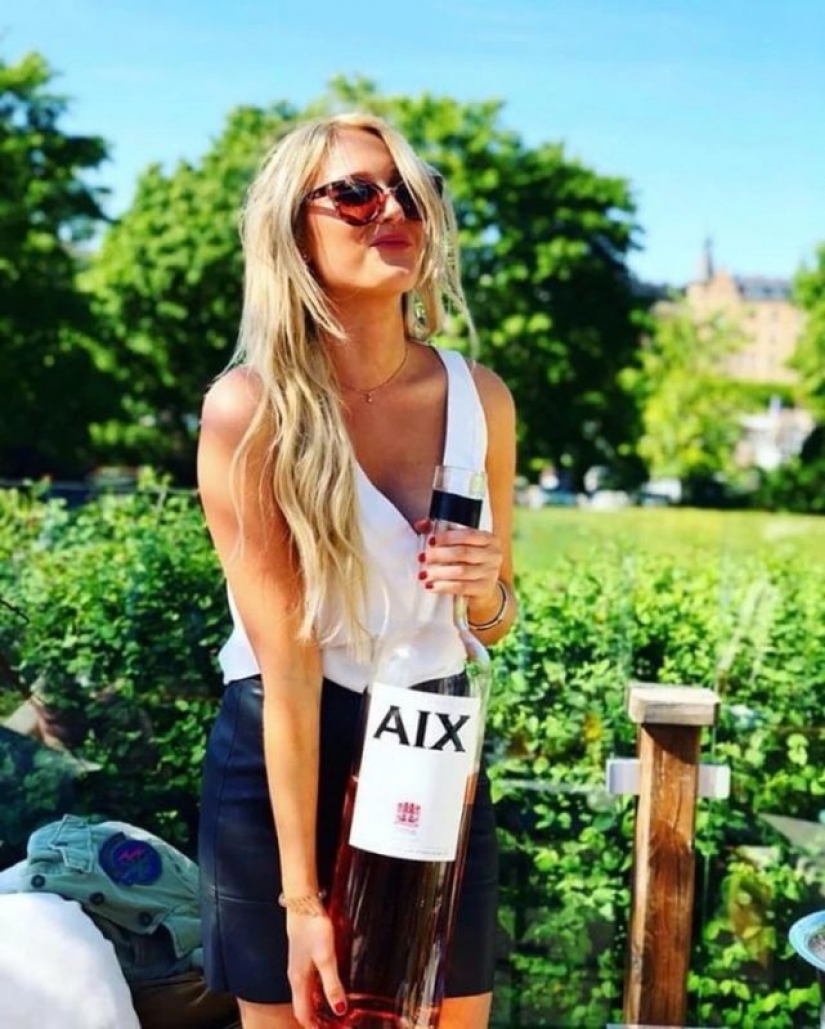 Golden youth boasts fresh holiday photos