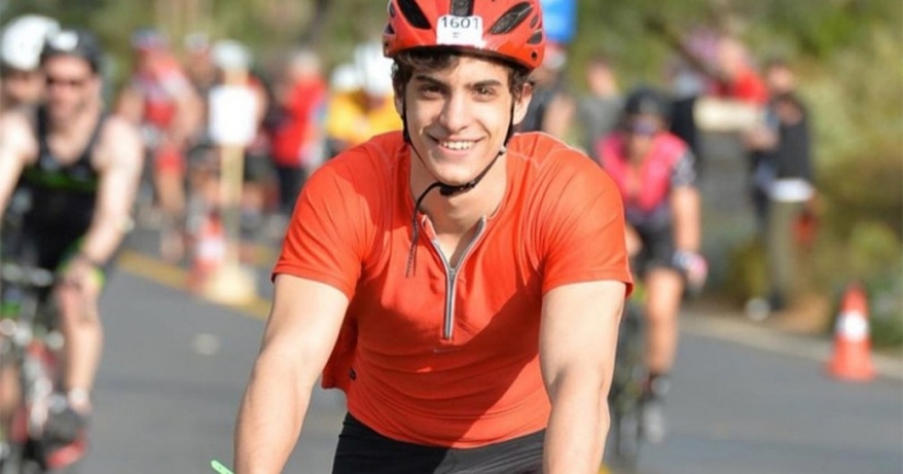 Greek student because of the quarantine crossed Europe by bike Greek student because of the quarantine crossed Europe by bike