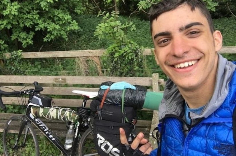 Griego estudiante debido a la cuarentena cruzó Europa en bicicleta Griego estudiante debido a la cuarentena cruzó Europa en bicicleta