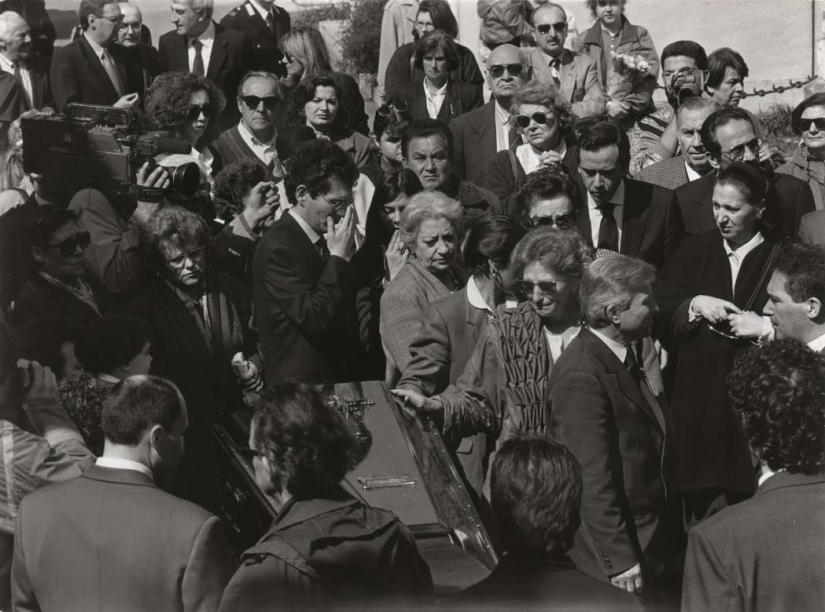 Guns, fast food and competitions of pop: "decaying" Italy 80-90