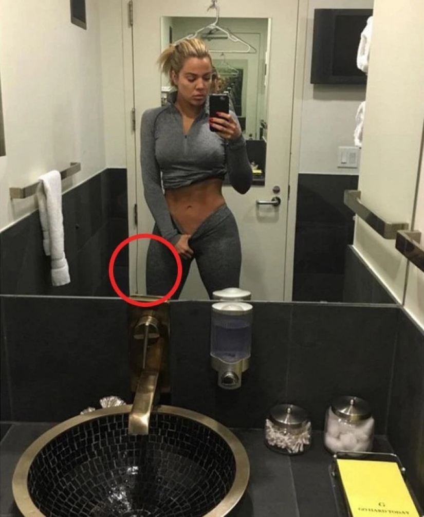 Have you noticed? The most striking defects in the pictures of the Kardashian sisters