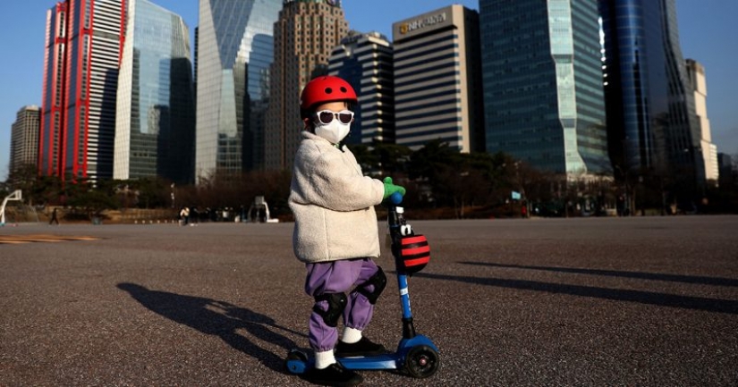 Help hard limitations to deal with coronavirus? The experience of different countries