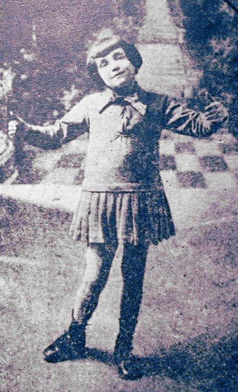 "Her life is so sad that the story seems implausible": the great tragedy of Edith Piaf "Her life is so sad that the story seems implausible": the great tragedy of Edith Piaf