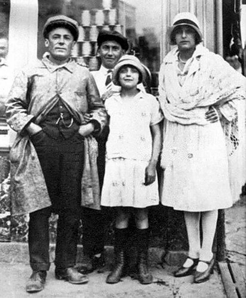 "Her life is so sad that the story seems implausible": the great tragedy of Edith Piaf "Her life is so sad that the story seems implausible": the great tragedy of Edith Piaf