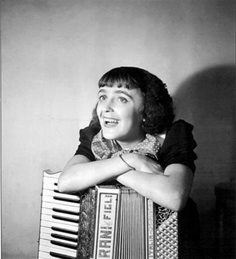 "Her life is so sad that the story seems implausible": the great tragedy of Edith Piaf "Her life is so sad that the story seems implausible": the great tragedy of Edith Piaf