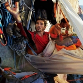 Hold the night: how climbers sleep in the mountains