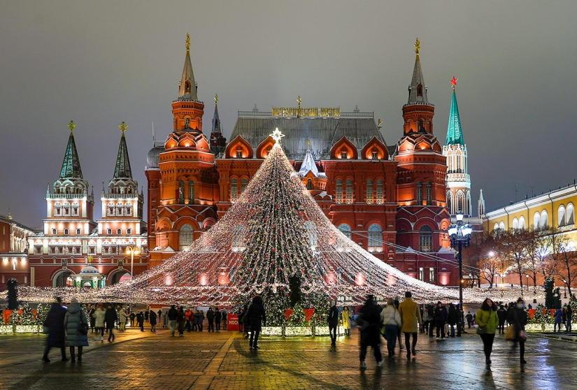 Holiday lights in Russia: as decorated for the New year, the Russian city